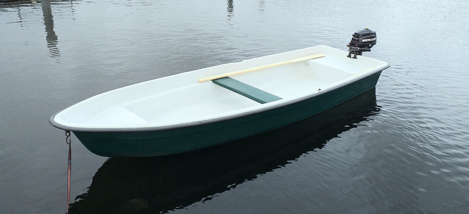 Ruderboot Anka mit 3,5 PS: Das einfache und supergünstige Boot speziell für Angler. Jetzt bei Bootsverleih Abraham in Plau am See mieten!